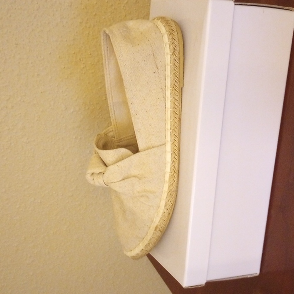 Shoe - Picture 3 of 6